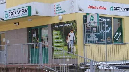 Strzał podczas napadu na SKOK. Napastnik uciekł z pieniędzmi, obława policji