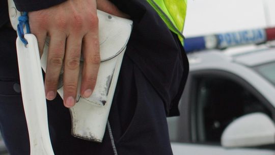 Strzał podczas pościgu. Uciekinier wjechał w taksówkę