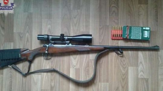 Strzelał do sarny, trafił w dom 2 kilometry dalej. Kula przebiła ścianę