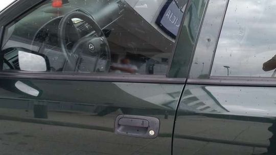 Strzelali z wiatrówki do samochodu