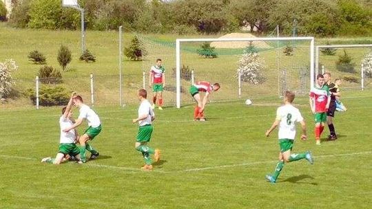 Strzelił gola z własnej połowy, wyniki chełmskiej okręgówki