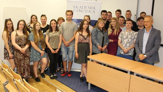 Studenci Akademii Zamojskiej chwycą za broń