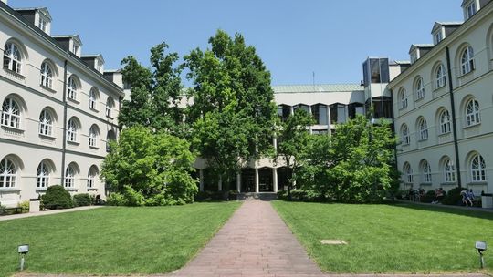 Studenci KUL będą mieli problemy za udział w protestach kobiet? Uczelnia: Nic im nie grozi