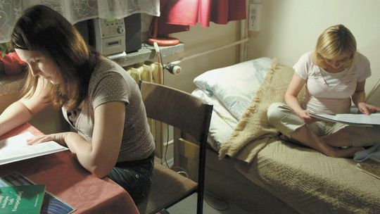 Studenci mają problemy z wynajęciem tanich mieszkań. Akademiki wracają do łask