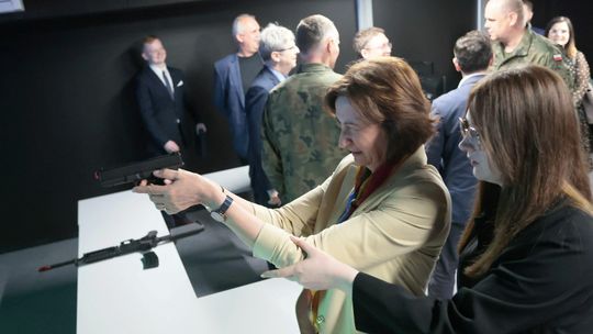 Studenci politologii i dziennikarstwa chwycili za broń