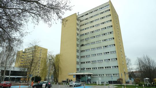 Studenci wyproszeni z akademika. Szykują miejsca do zbiorowej kwarantanny w Lublinie