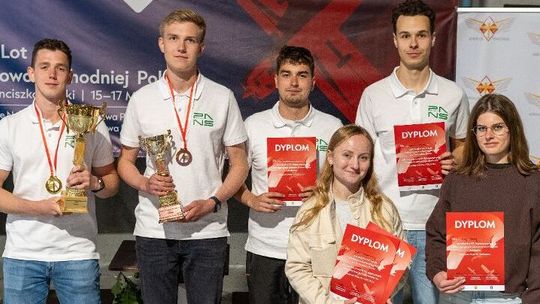 Studenci z Chełma zdobyli niebo. Sukces młodych pilotów z PANS