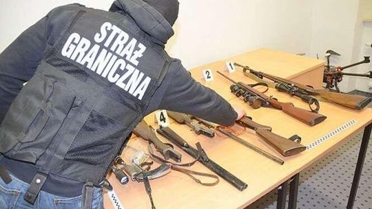 Student miał w domu pocisk przeciwpancerny. To kolejny zatrzymany w sprawie handlu bronią