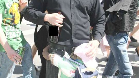 Student przebrany za księdza pedofila przeprasza