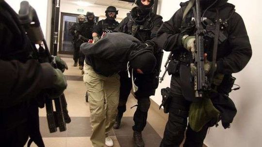 Student z karabinem maszynowym wziął zakładników. Ćwiczenia na KUL