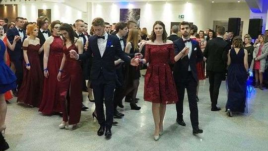Studniówka 2018: Bal IX Liceum Ogólnokształcącego [ZDJĘCIA]