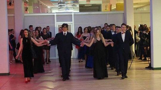 Studniówka 2018: Bal maturzystów Zespołu Szkół Elektronicznych [ZDJĘCIA]