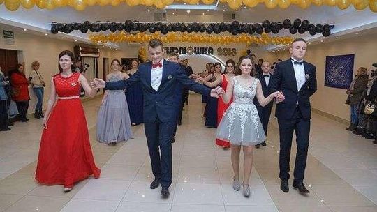 Studniówka 2018: Bal uczniów Zespołu Szkół Mundurowych i III LO w Chełmie