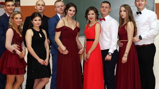 Studniówka 2018 ZS nr 3 im. M. Dąbrowskiej w Puławach [zdjęcia]