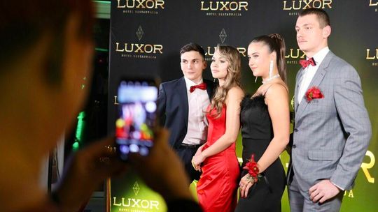 Studniówka 2023. Sprawdzamy trendy, modę i ceny