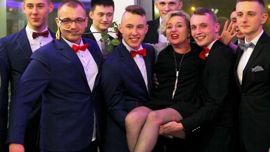 Studniówka w ZS nr 2 im. E. Kwiatkowskiego w Puławach [zdjęcia, wideo]