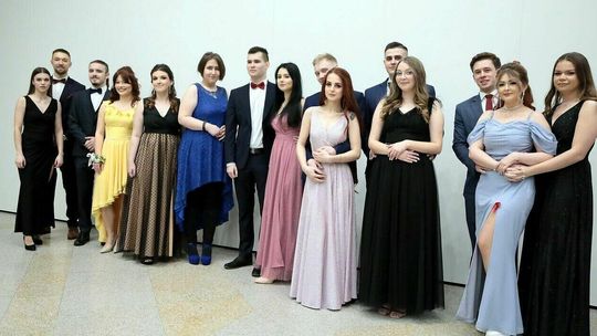 Studniówka Zespołu Szkół Chemicznych i Przemysłu Spożywczego w Lublinie. Poloneza czas zacząć!