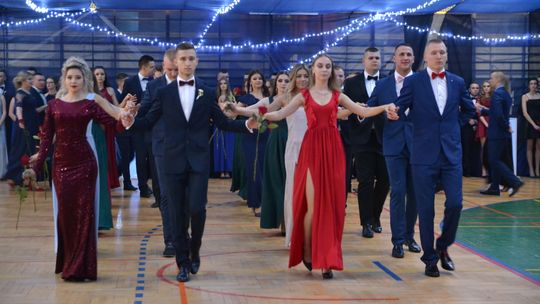 Studniówka ZS2 w Lubartowie. Bal na 150 par [zdjęcia]