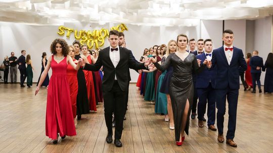Studniówki 2019. Bal maturzystów Zespołu Szkół Chemicznych i Przemysłu Spożywczego [zdjęcia, wideo]