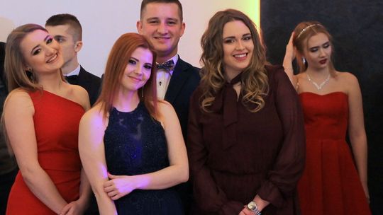 Studniówki 2020. Bal maturalny w Zespole Szkół nr 2 im. E. Kwiatkowskiego w Puławach [ZDJĘCIA]