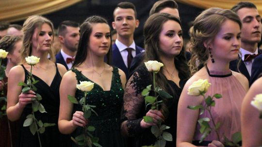 Studniówki 2020. Bal maturalny w Zespole Szkół Ogólnokształcących nr 1 im. KEN w Puławach [zdjęcia, wideo]