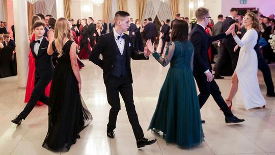 Studniówki 2020. Bal maturzystów XVIII LO im. Stanisławy Paleolog [zdjęcia, wideo]