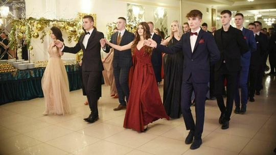 Studniówki 2022. Bal maturzystów XVIII LO w Lublinie [zdjęcia]