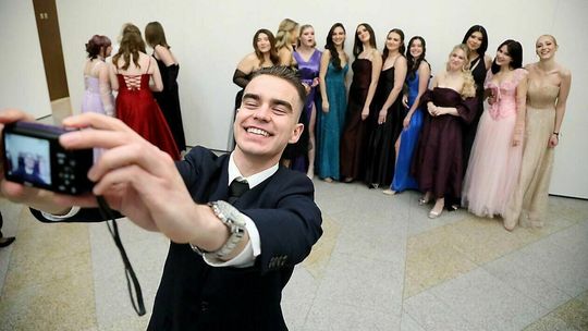 Studniówki 2024. Tak bawili się maturzyści z "dziewiątki"