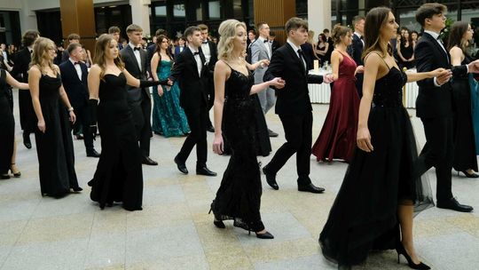 Studniówki 2024. Tak się bawi V LO w Lublinie. Bal od wieczora do białego rana