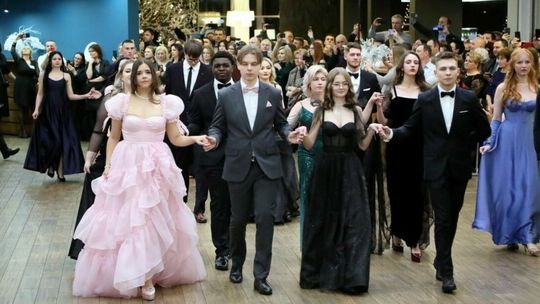 Studniówki 2024. Uczniowie XXIII Liceum Ogólnokształcącego z Lublina potrafią się dobrze bawić