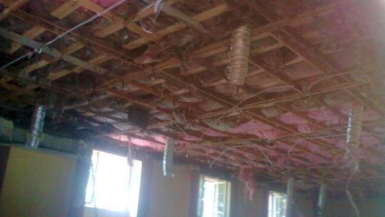 Sufit runął podczas zajęć dzieci