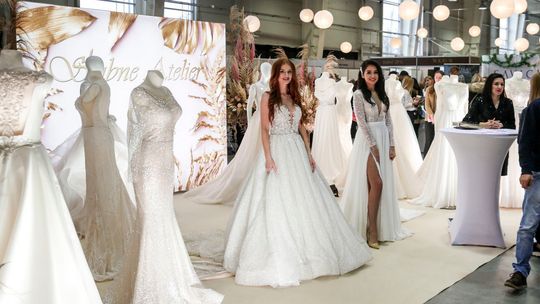 Suknie, garnitury, dekoracje, torty i zaproszenia. W Lublinie odbywają się targi ślubne