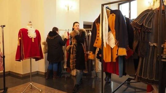 Suknie z "Sindbada", mundury z "Kordiana". Teatr Osterwy sprzedaje kostiumy