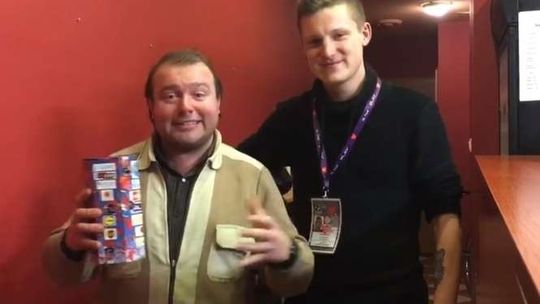 Super Zbieracz gra z Orkiestrą. Puszka WOŚP w Super Kebabie [WIDEO]