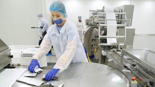 Suplementy diety ukryte w czekoladkach. Robią je w nowym zakładzie w Lublinie