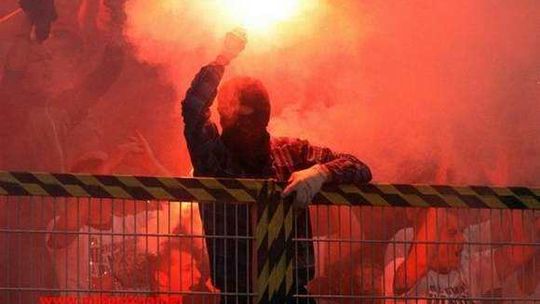 Surowe kary dla kibiców Chełmianki za odpalanie rac