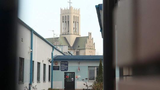 Świadectwo za łapówkę. Proces ws. wyłudzeń w Zespole Szkół Katolickich w poczekalni