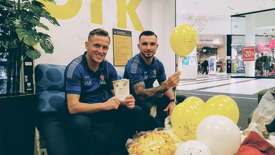 Świąteczna akcja Motoru Lublin. Piłkarze w centrach handlowych