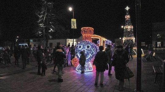 Świąteczna Łęczna: Rynek już z ozdobami
