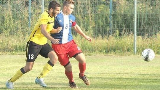 Świąteczne derby, LKS Wierzchowiska – Piaskovia Piaski 0:2 