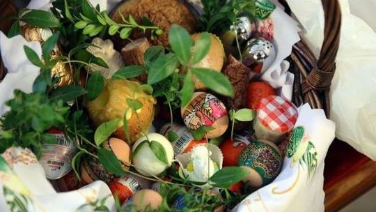 Świąteczne życzenia wielkanocne 2017: wierszyki, krótkie, śmieszne, SMS