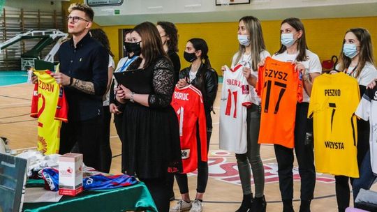 Świąteczny Charytatywny Turniej Piłkarski „Gramy dla Weroniki”. Peszko droższy od Salaha