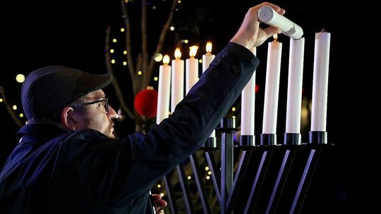 Światła w ciemności. Adwent i Chanuka na KUL