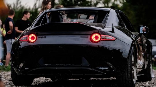 Światłowody w samochodzie wyścigowym? Politechnika rusza z badaniami 