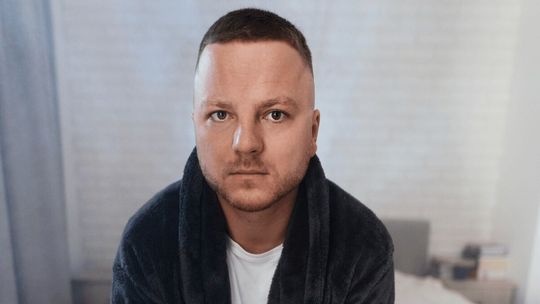 "Światy lękowe" Mateusza z Chełma. Nagrywa podcasty, a teraz debiutuje książką 