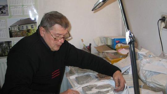 Świątynia pod świątynią. Umieszczą w posadzce przeszklone otwory