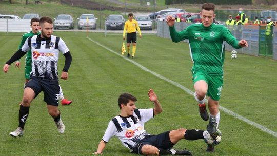 Świdniczanka – Victoria Żmudź 0:0. Zatrzymali najlepszego strzelca ligi [zdjęcia]