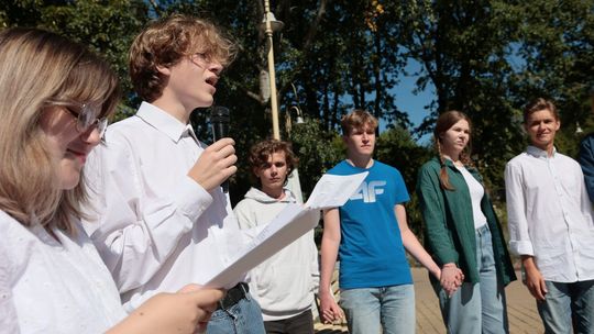 Świdnik. "Ballady i romanse" Mickiewicza przy fontannie