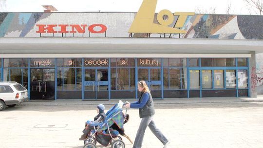 Świdnik: Kino \"Lot\" sprzedaje stare wyposażenie. 5 zł za fotel