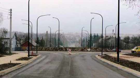 Świdnik: Nie zauważyła ronda i wjechała w nasyp